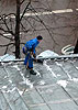 Очистка снега на крыше без ограждений 